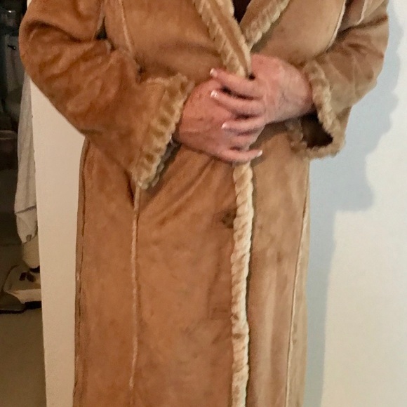 Long cozy winter jacket. Hardly used in Florida - Picture 3 of 6